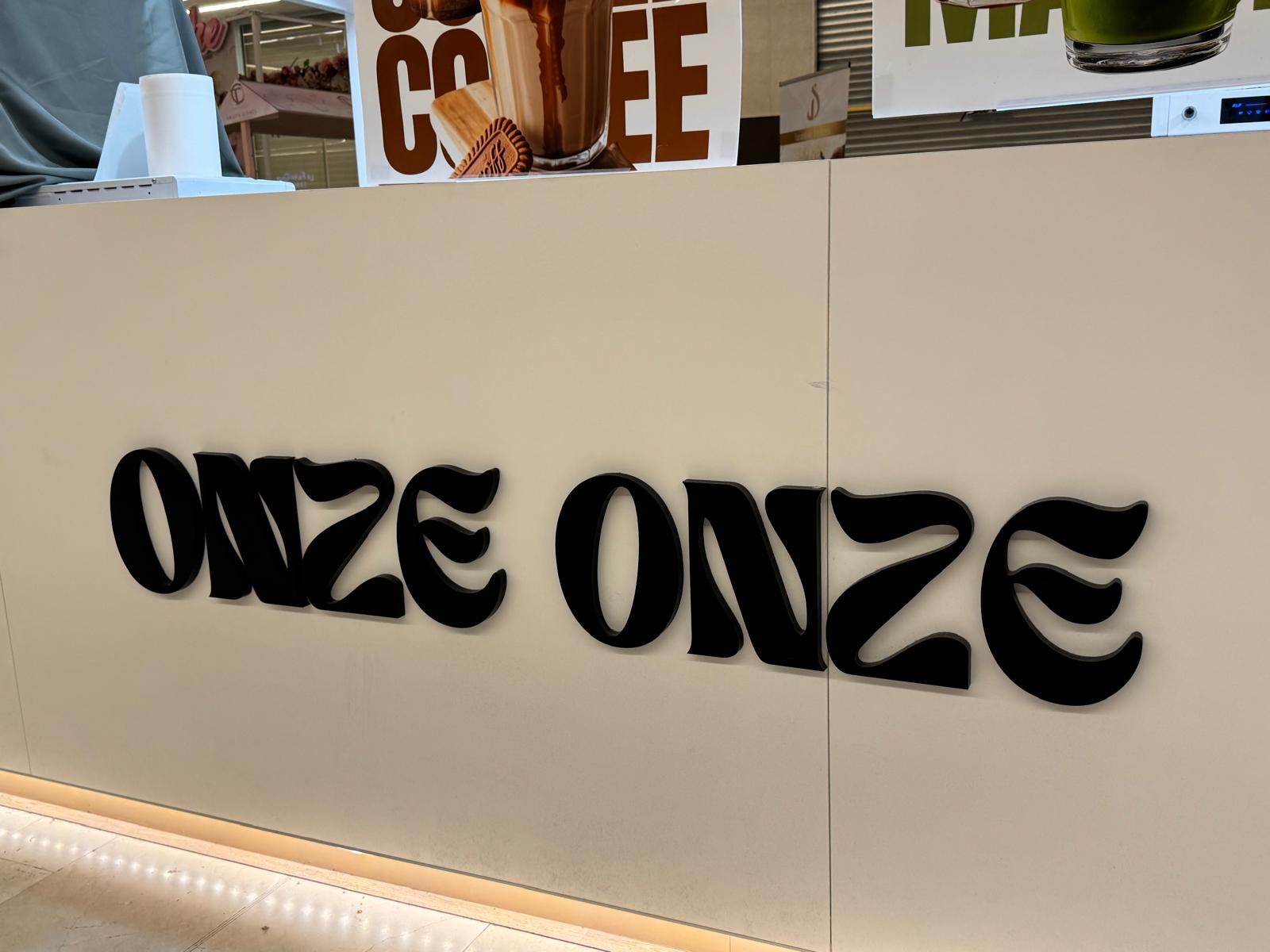 Raised black Onze Onze lettering on the counter face.